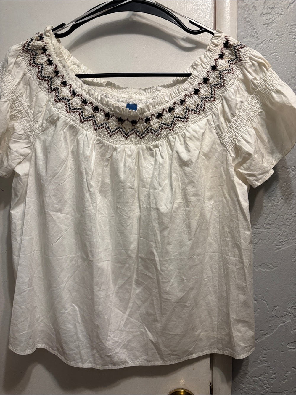 Old Navy White Off-Shoulder Embroidered Peasant Top